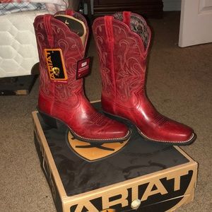 Ariat red Cowboy boots 👢